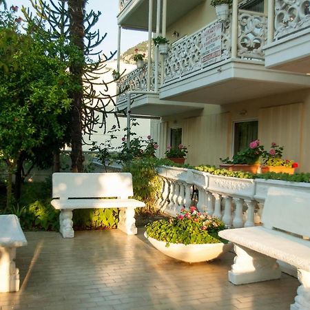 קמנה וורלה Ronzi Apartments מראה חיצוני תמונה
