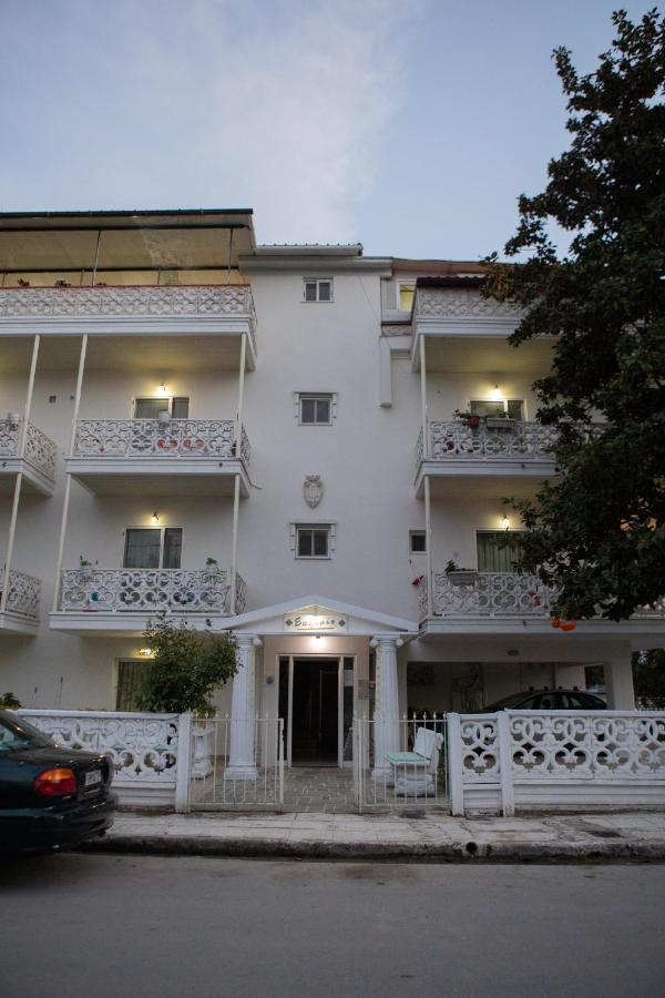 קמנה וורלה Ronzi Apartments מראה חיצוני תמונה